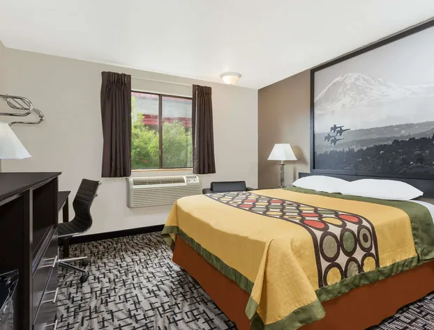 Super 8 by Wyndham Bremerton hotel detail image 3