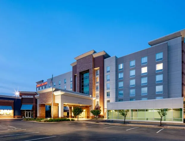 Hampton Inn & Suites St. Louis at Forest Park hotel detail image 1