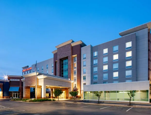 Hampton Inn & Suites St. Louis at Forest Park hotel detail image 2