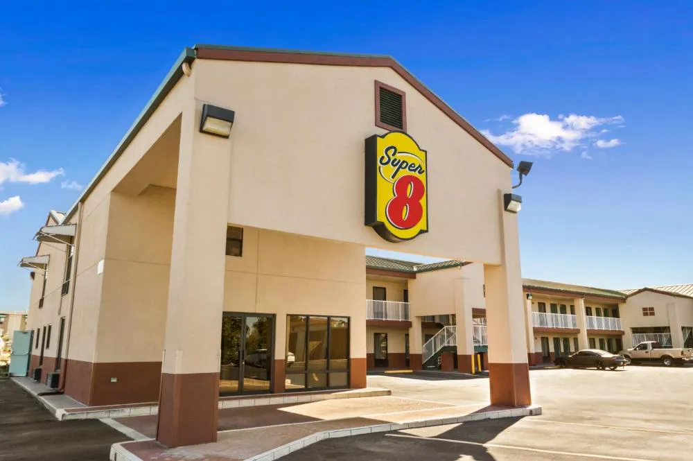 Super 8 by Wyndham Hattiesburg North/University Area hotel hero