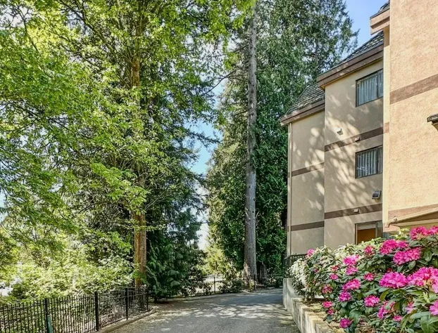 Canadian Inn hotel detail image 2