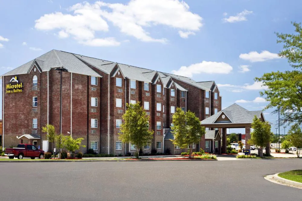 Microtel Inn & Suites by Wyndham Hattiesburg hotel hero