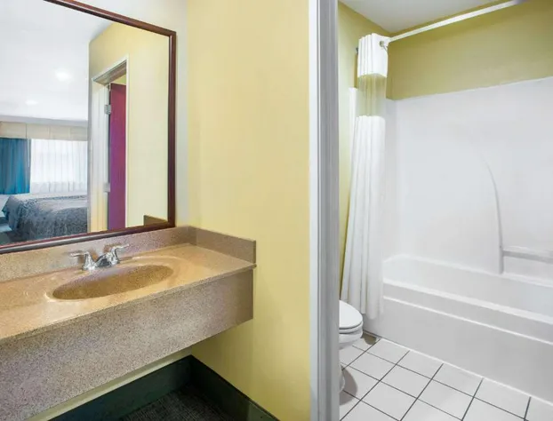 Days Inn by Wyndham Abbeville hotel detail image 4