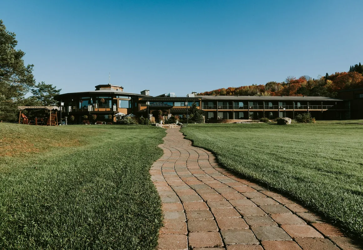Manoir du Lac Delage hotel hero