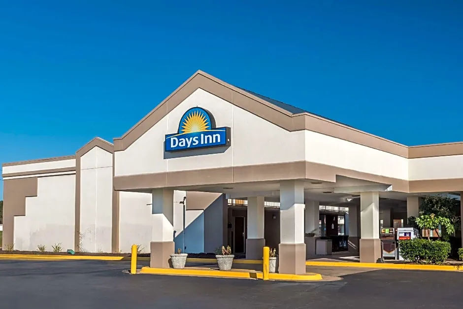 Days Inn by Wyndham South Hill hotel hero
