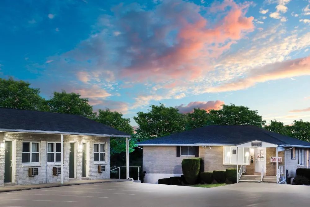 Knights Inn Pine Grove hotel hero