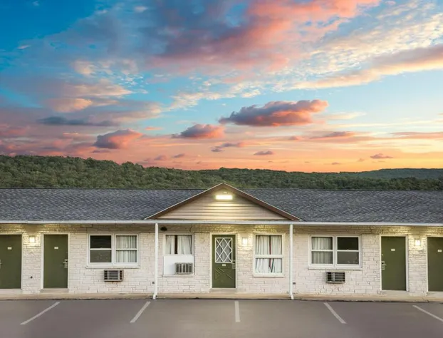 Knights Inn Pine Grove hotel detail image 1