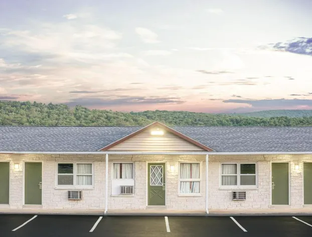 Knights Inn Pine Grove hotel detail image 2