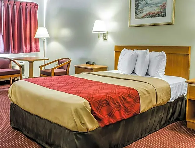 Econo Lodge Northeast hotel detail image 4