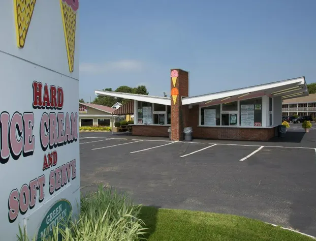 Holiday Hill Inn & Suites hotel detail image 1