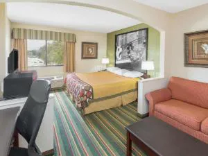 Super 8 by Wyndham Duson Lafayette West Area hotel detail image 2