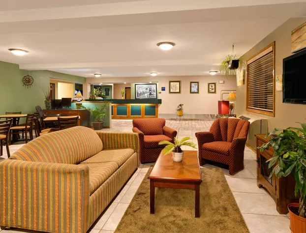 Super 8 by Wyndham Lynchburg VA hotel detail image 2