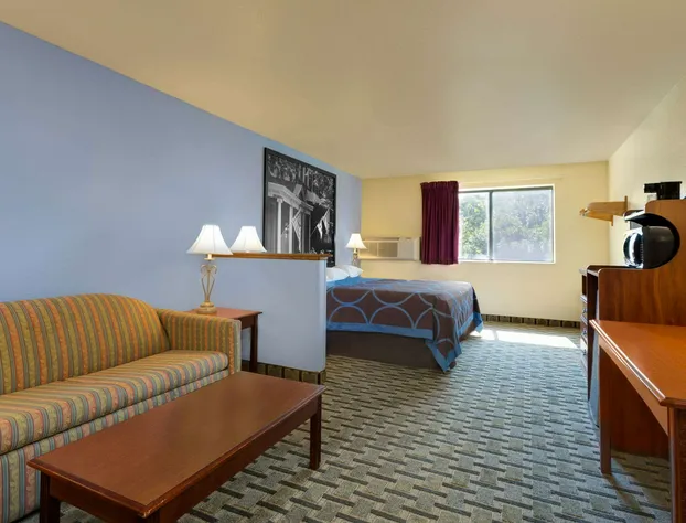 Super 8 by Wyndham Lynchburg VA hotel detail image 4