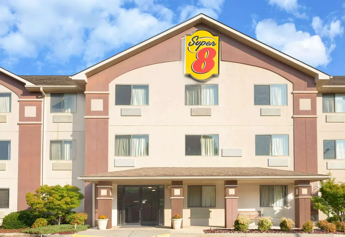 Super 8 by Wyndham Lynchburg VA hotel hero