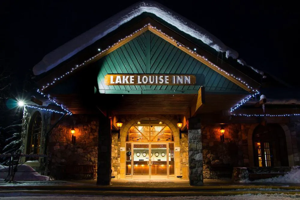 Lake Louise Inn hotel hero