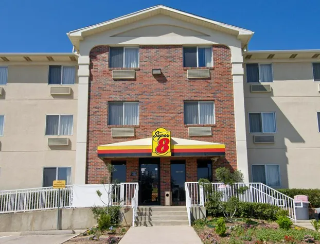 Super 8 by Wyndham Denton hotel detail image 1