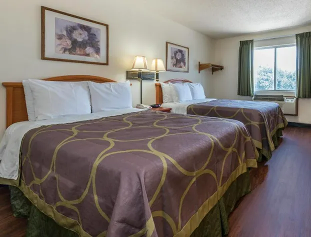 Super 8 by Wyndham Denton hotel detail image 3