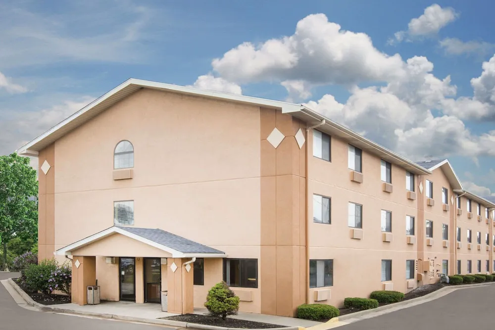 Super 8 by Wyndham Beckley hotel hero