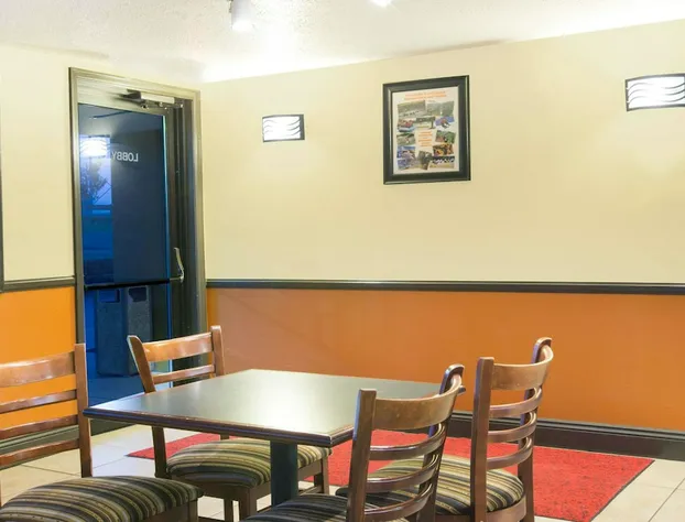 Super 8 by Wyndham Beckley hotel detail image 2