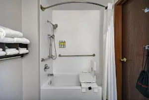 Holiday Inn Express Marshall by IHG hotel detail image 1