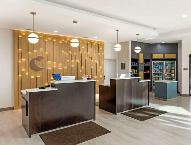 Comfort Inn & Suites Verona at Turning Stone Resort Casino hotel detail image 1