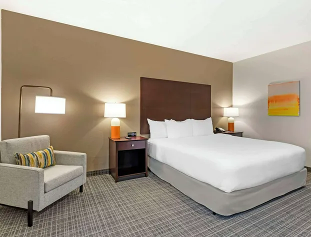 Comfort Inn & Suites Verona at Turning Stone Resort Casino hotel detail image 4