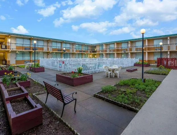 Ramada by Wyndham Rome / Verona hotel detail image 1