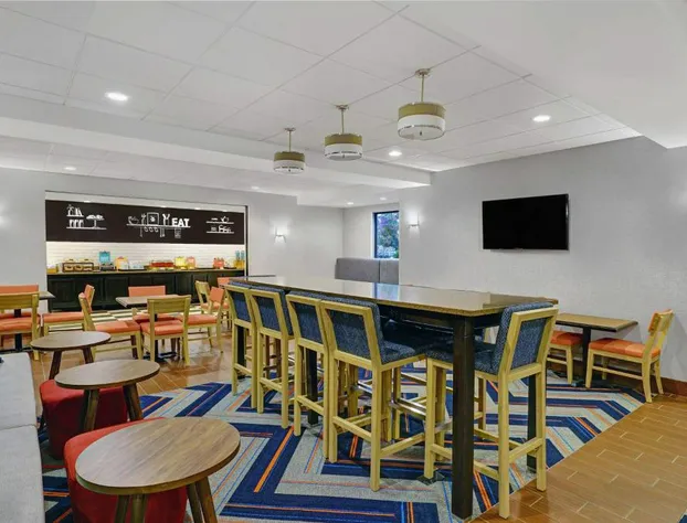 Hampton Inn Utica hotel detail image 3