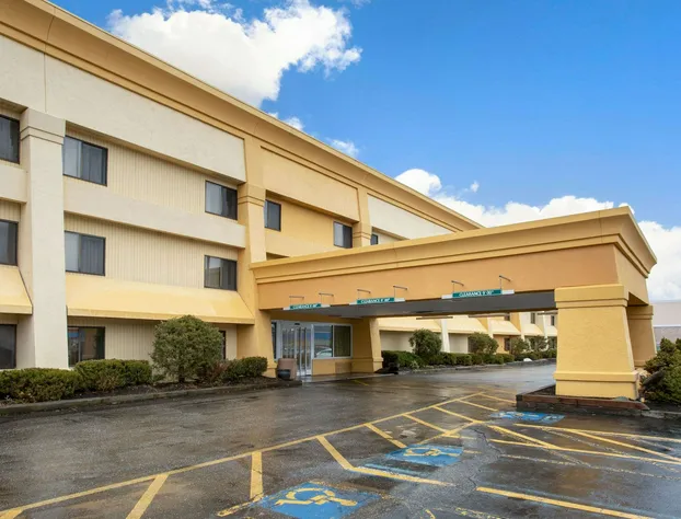 La Quinta Inn by Wyndham Auburn Worcester hotel detail image 1