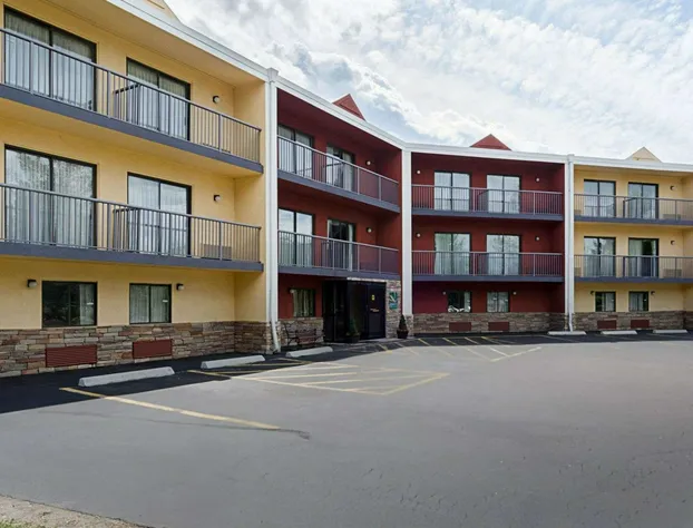 Quality Inn & Suites Worcester hotel detail image 1