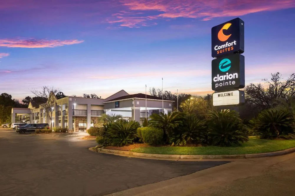 Clarion Pointe Forsyth I-75 hotel hero