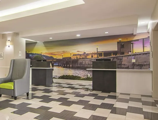 La Quinta Inn & Suites by Wyndham Prattville hotel detail image 4