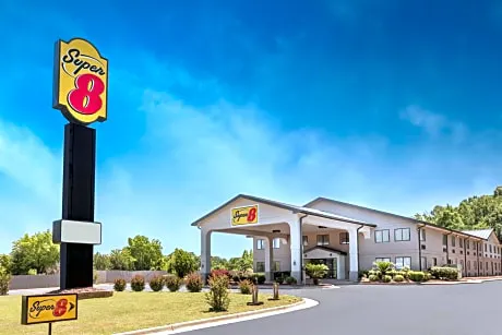 Super 8 by Wyndham Montgomery I-65 hotel detail image 2