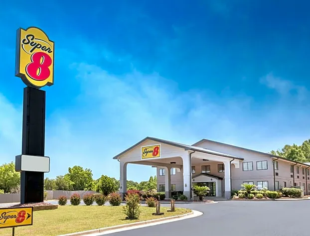 Super 8 by Wyndham Montgomery I-65 hotel detail image 4