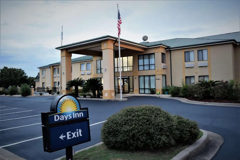 Days Inn by Wyndham Montgomery hotel hero