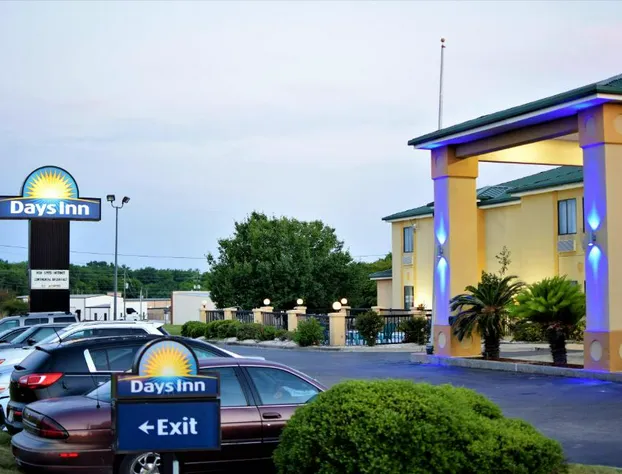 Days Inn by Wyndham Montgomery hotel detail image 2