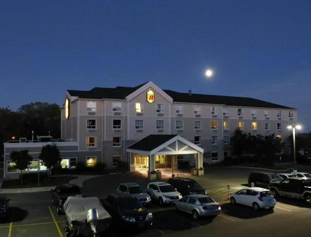 Super 8 by Wyndham Peterborough hotel detail image 1