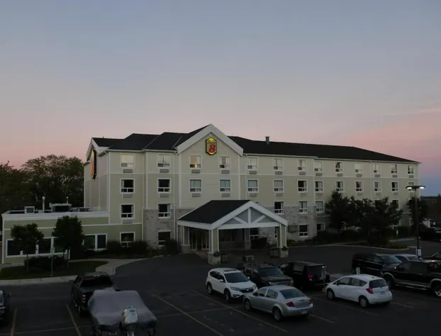 Super 8 by Wyndham Peterborough hotel detail image 2