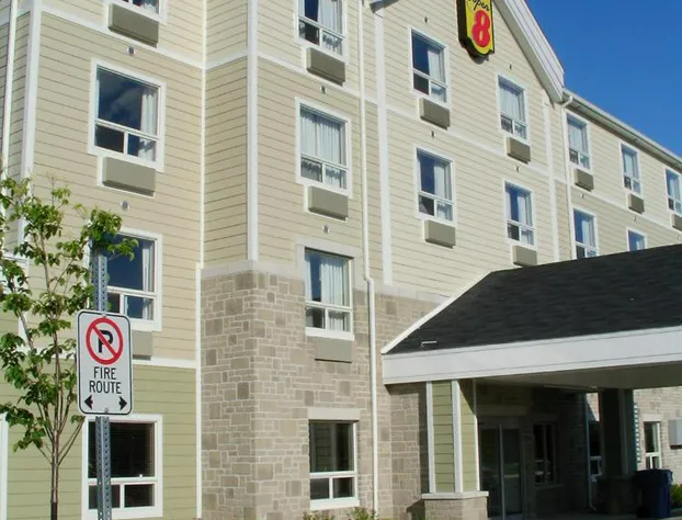 Super 8 by Wyndham Peterborough hotel detail image 3