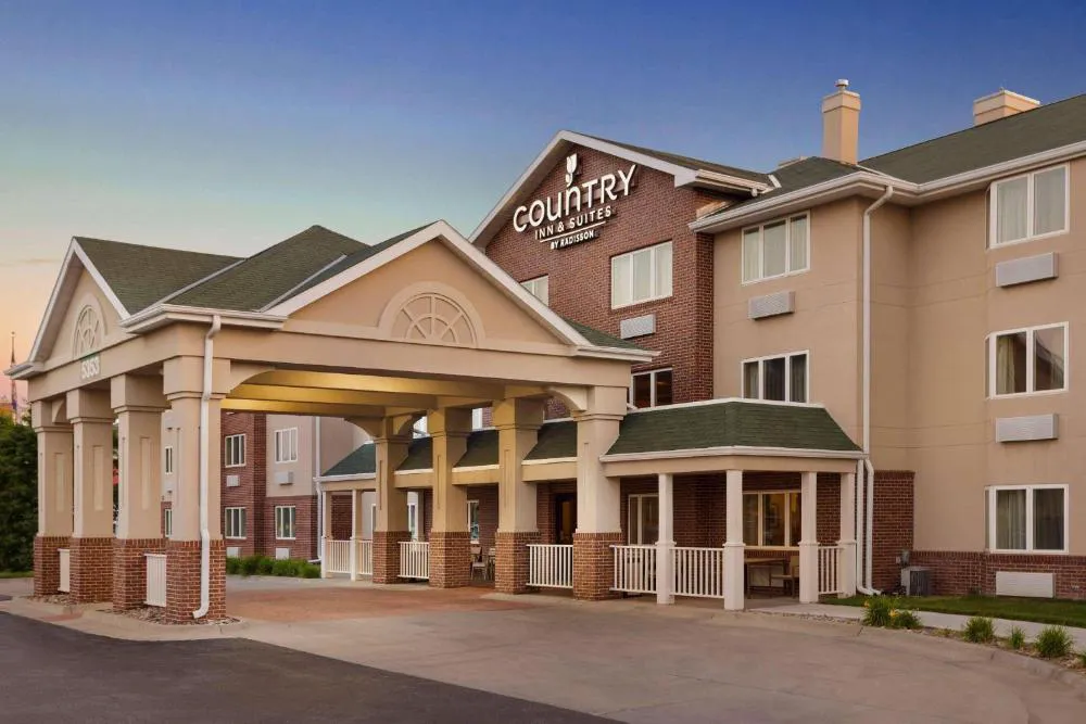 Country Inn & Suites by Radisson, Lincoln North Hotel and Conference Center, NE hotel hero