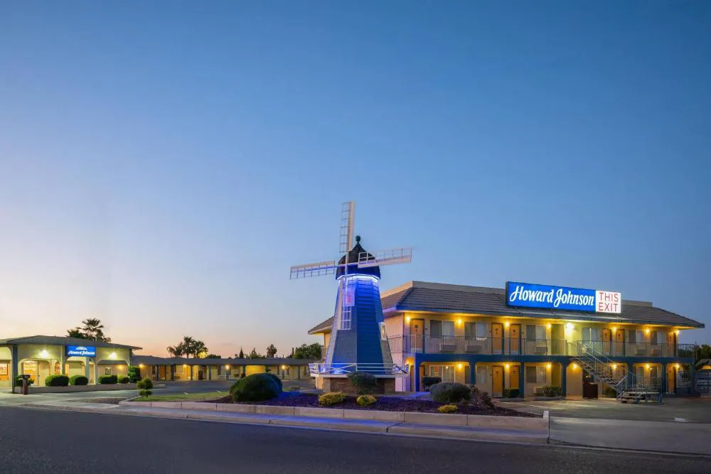Howard Johnson by Wyndham Modesto Ceres hotel hero