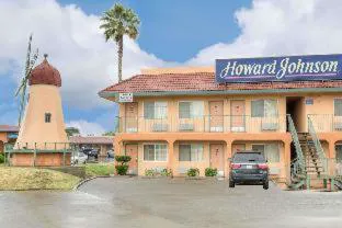 Howard Johnson by Wyndham Modesto Ceres hotel detail image 1
