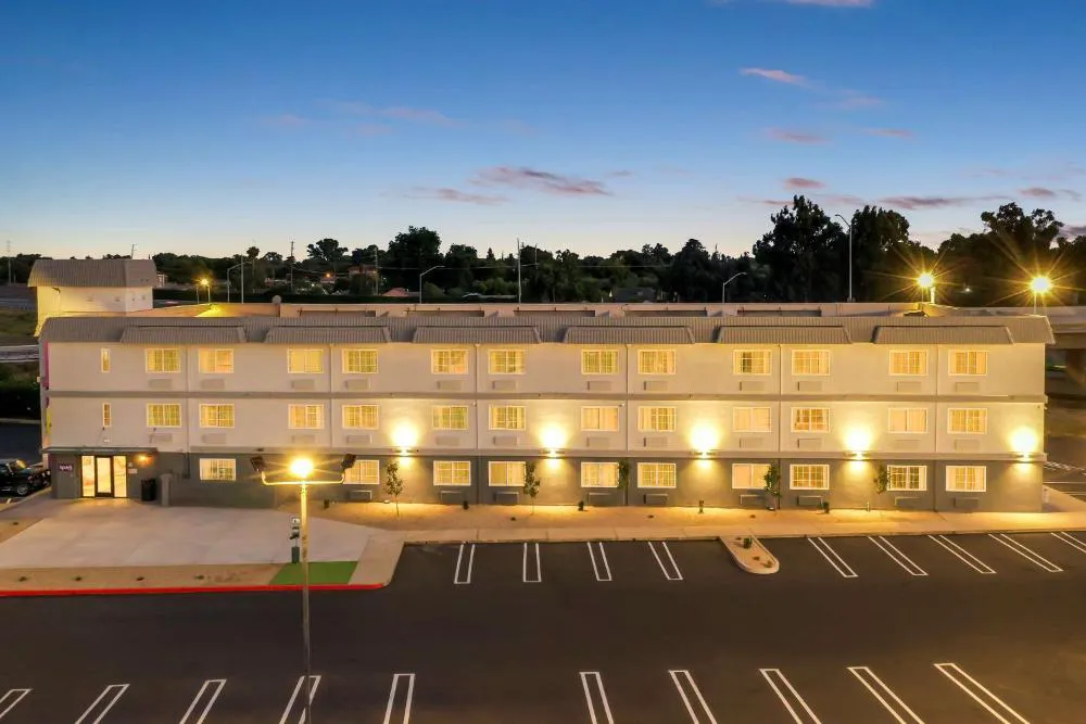 Spark by Hilton Modesto hotel hero