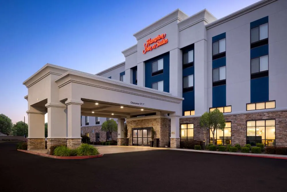 Hampton Inn & Suites Manteca hotel hero