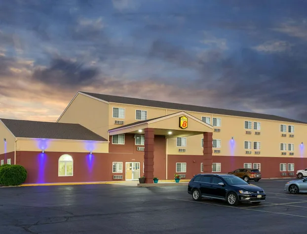 Super 8 by Wyndham Ottawa hotel detail image 1