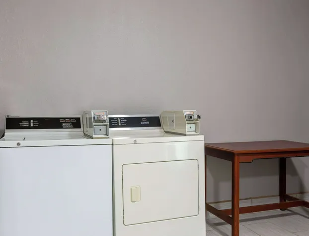 Super 8 by Wyndham Ottawa hotel detail image 4