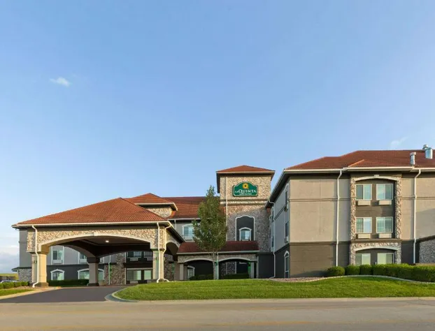 La Quinta Inn & Suites by Wyndham Olathe hotel detail image 1