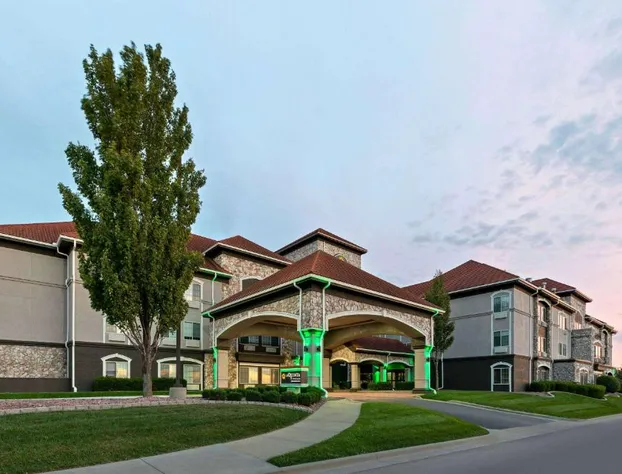 La Quinta Inn & Suites by Wyndham Olathe hotel detail image 1