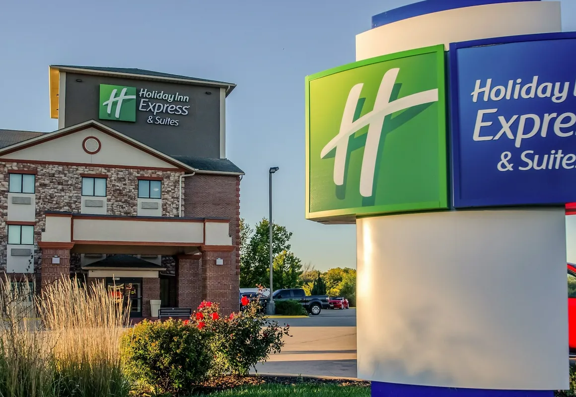 Holiday Inn Express & Suites Olathe South by IHG hotel hero