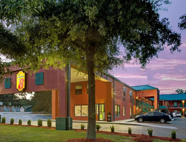 Super 8 by Wyndham Gainesville hotel detail image 1